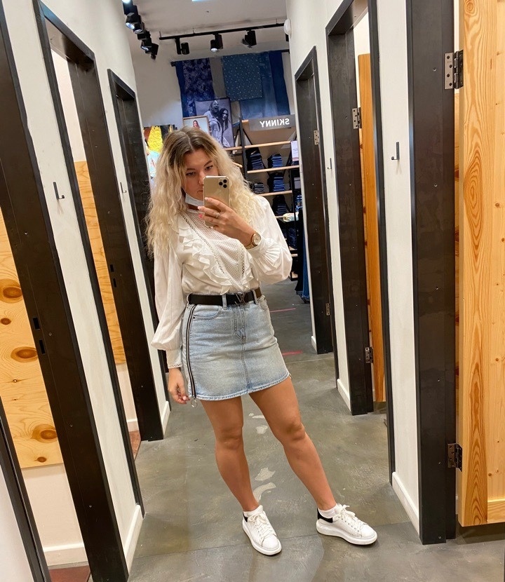 Ирен привлекальеная девушка из Горловки цена от 3500 руб