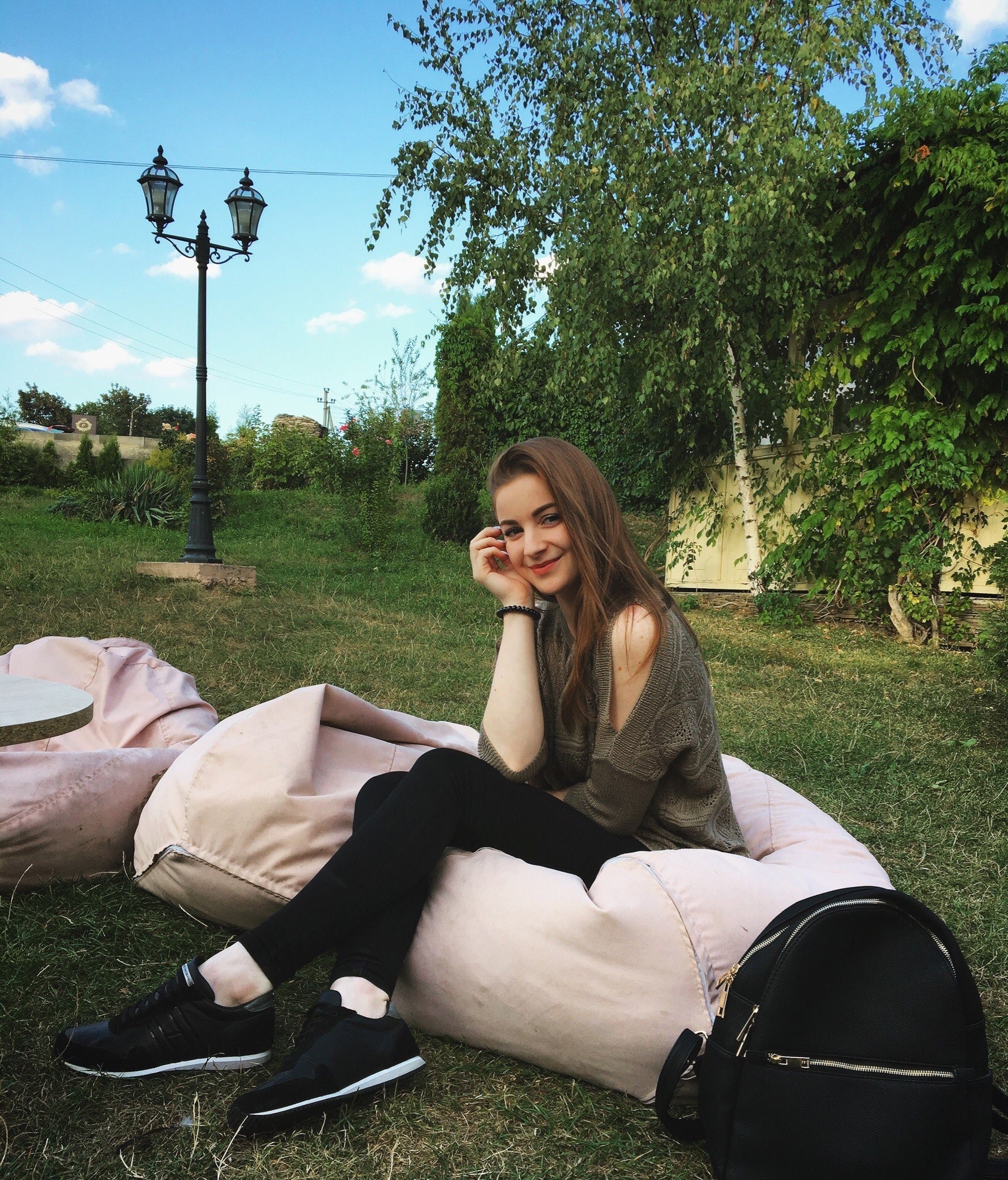 Олька привлекальеная девушка из Горловки цена от 3500 руб