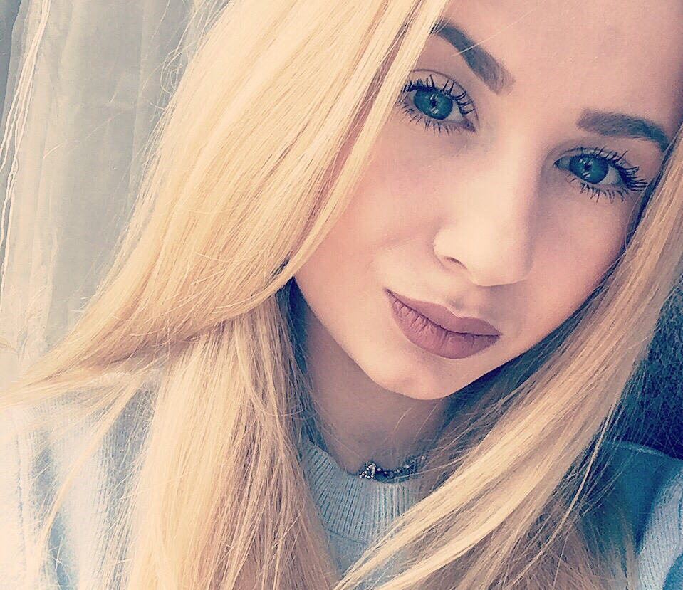 Аленка привлекальеная девушка из Горловки цена от 3500 руб