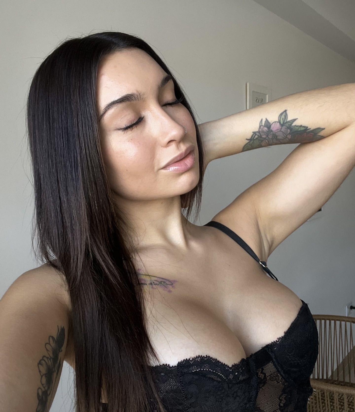 Серафима привлекальеная девушка из Горловки цена от 7000 руб