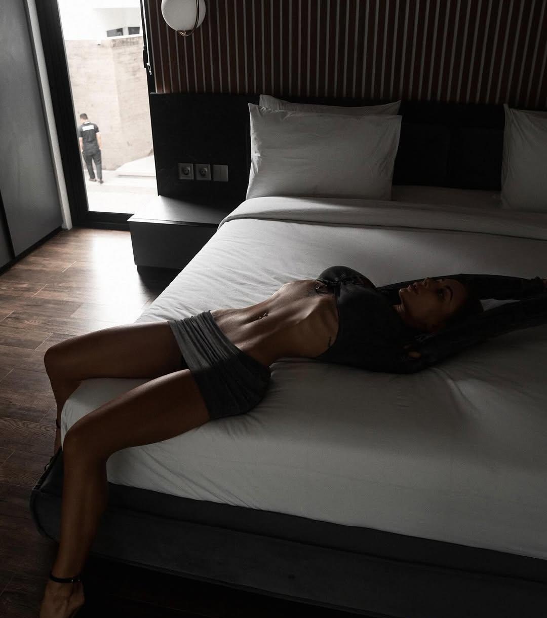 Виктория привлекальеная девушка из Горловки цена от 10000 руб