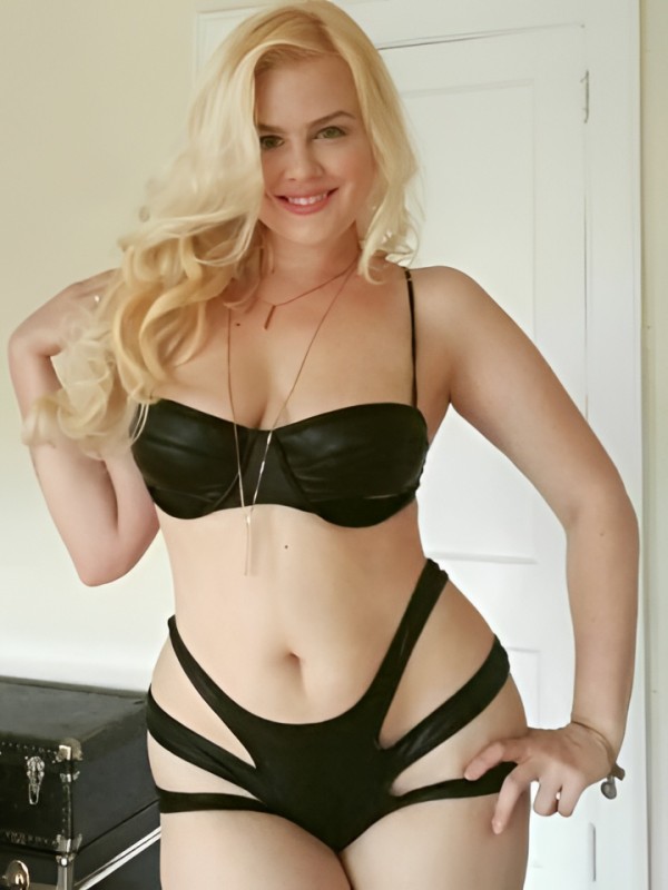 Ангелина привлекательная девушка из Горловки цена от 3000 руб