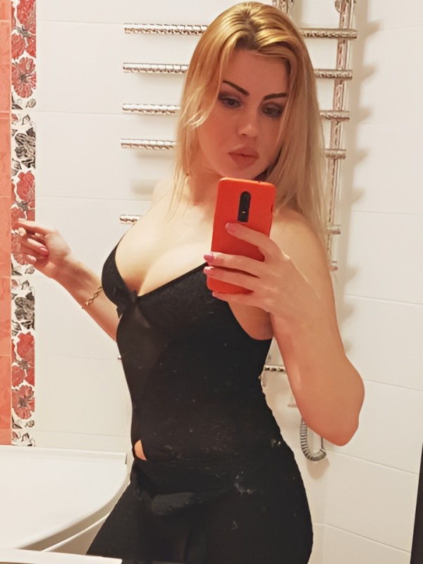 Каролина привлекательная девушка из Горловки цена от 2500 руб