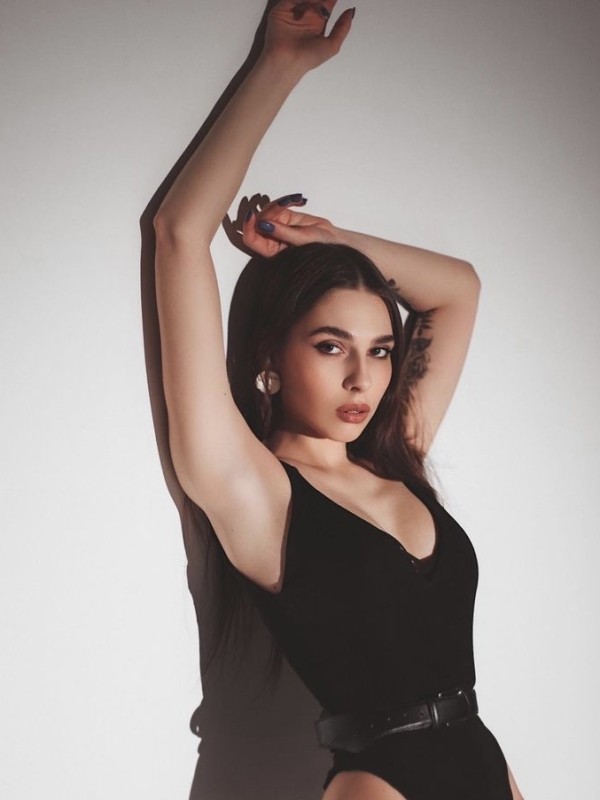 🎥 Арианна привлекательная девушка из Горловки цена от 3500 руб