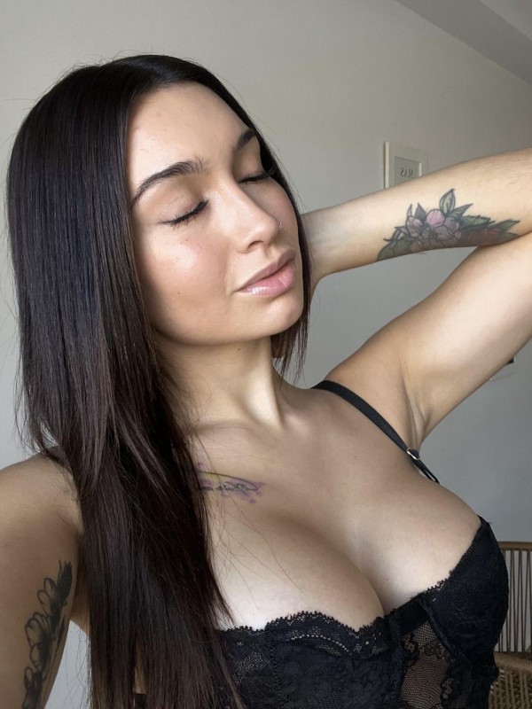 Серафима привлекательная девушка из Горловки цена от 7000 руб