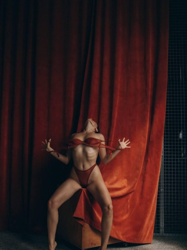 Таисия привлекательная девушка из Горловки цена от 6000 руб